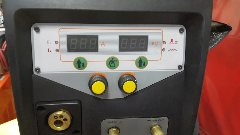 # Сварочный полуавтомат FoxWeld FoxMig 500DPP с управлением переносом металла - идеальное решение для профессионалов!